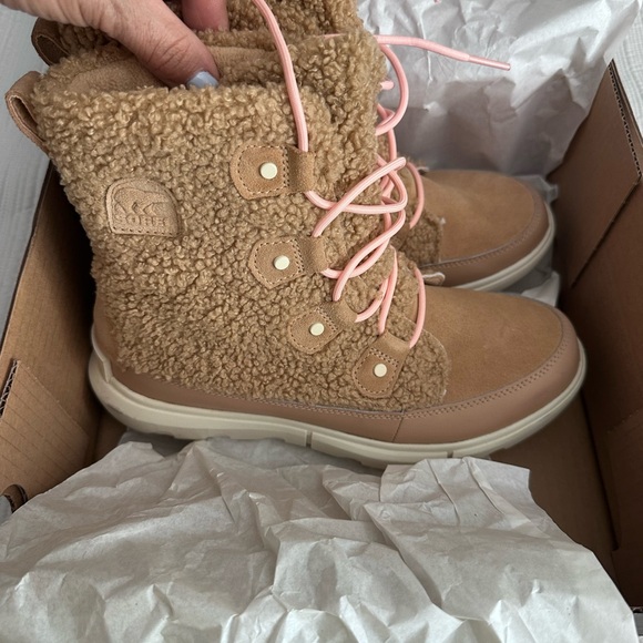 Sorel Women's Beige Winter Boots - Picture 7 of 10